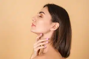 Injections of Dermal Filler are intended to rebuild the skeletal structure of your jawline and reshape your chin. This is especially advantageous if your chin is receding or your jawline is sagging.